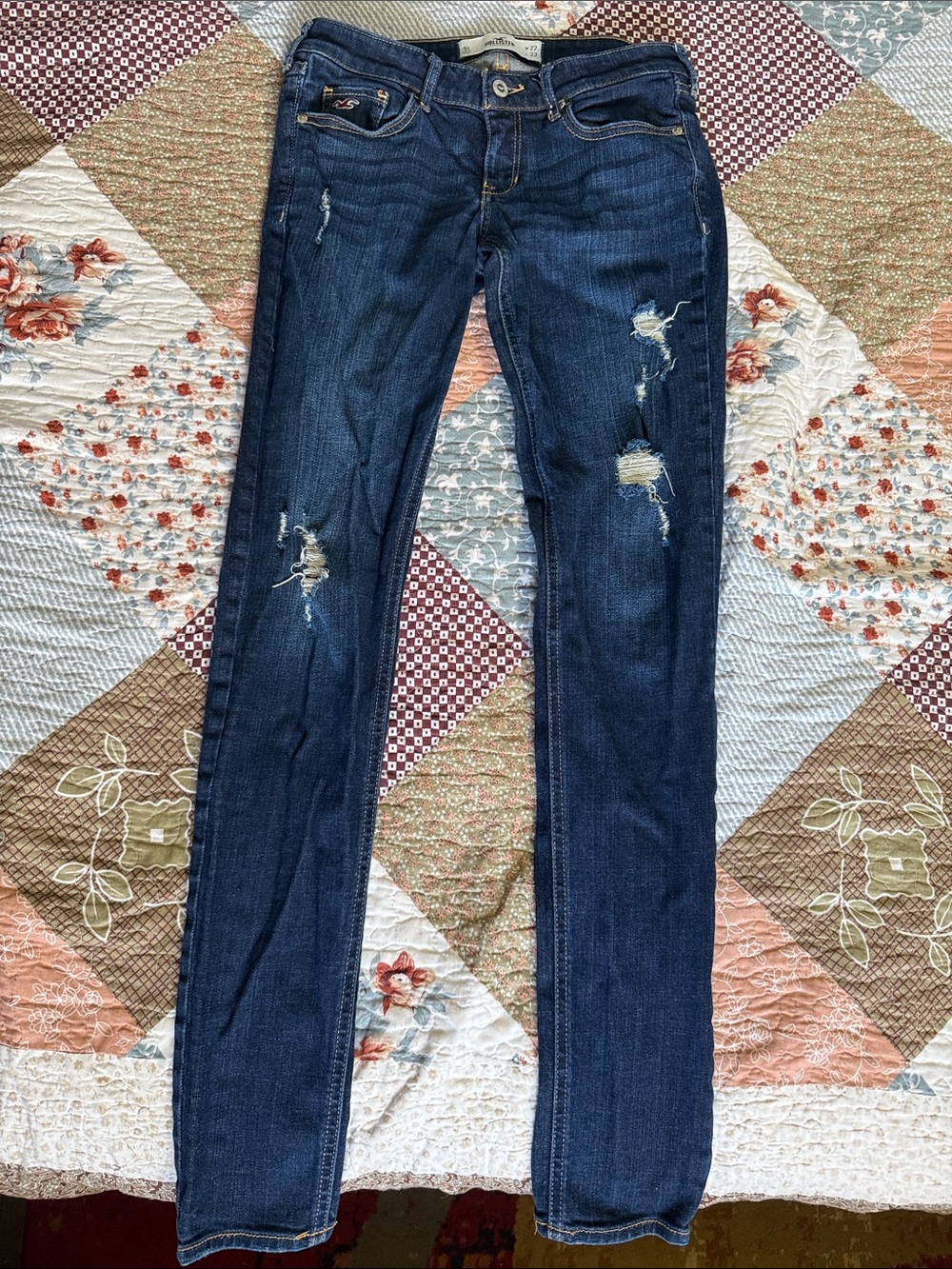 Hollister Women's Navy Distressed Skinny Jeans size 5 L